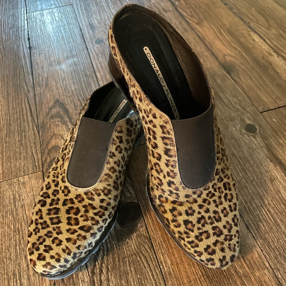 Donald Pliner leopard slides, size 6.5